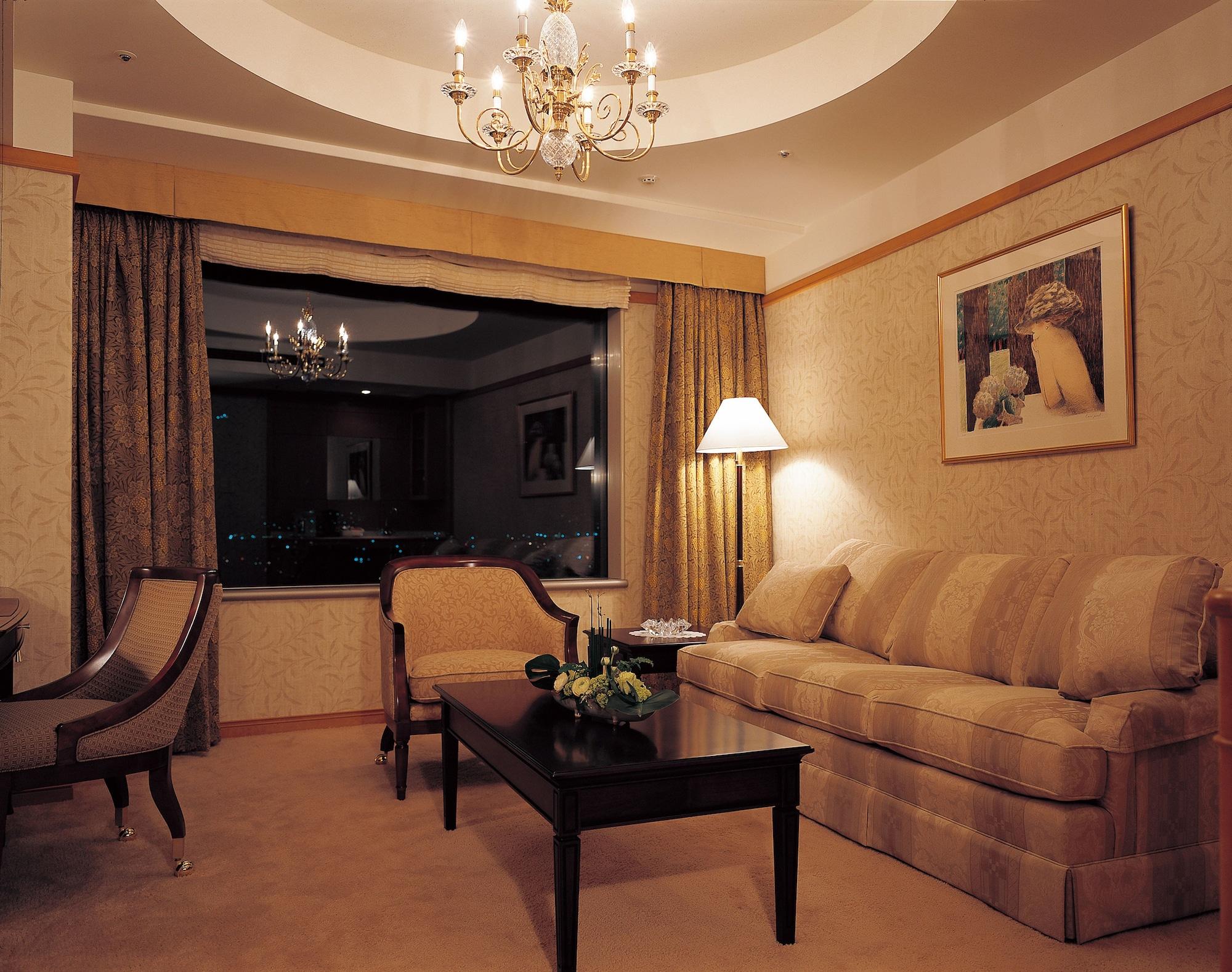 Sapporo Prince Hotel מראה חיצוני תמונה A living room in a suite at the Mandarin Oriental, Tokyo
