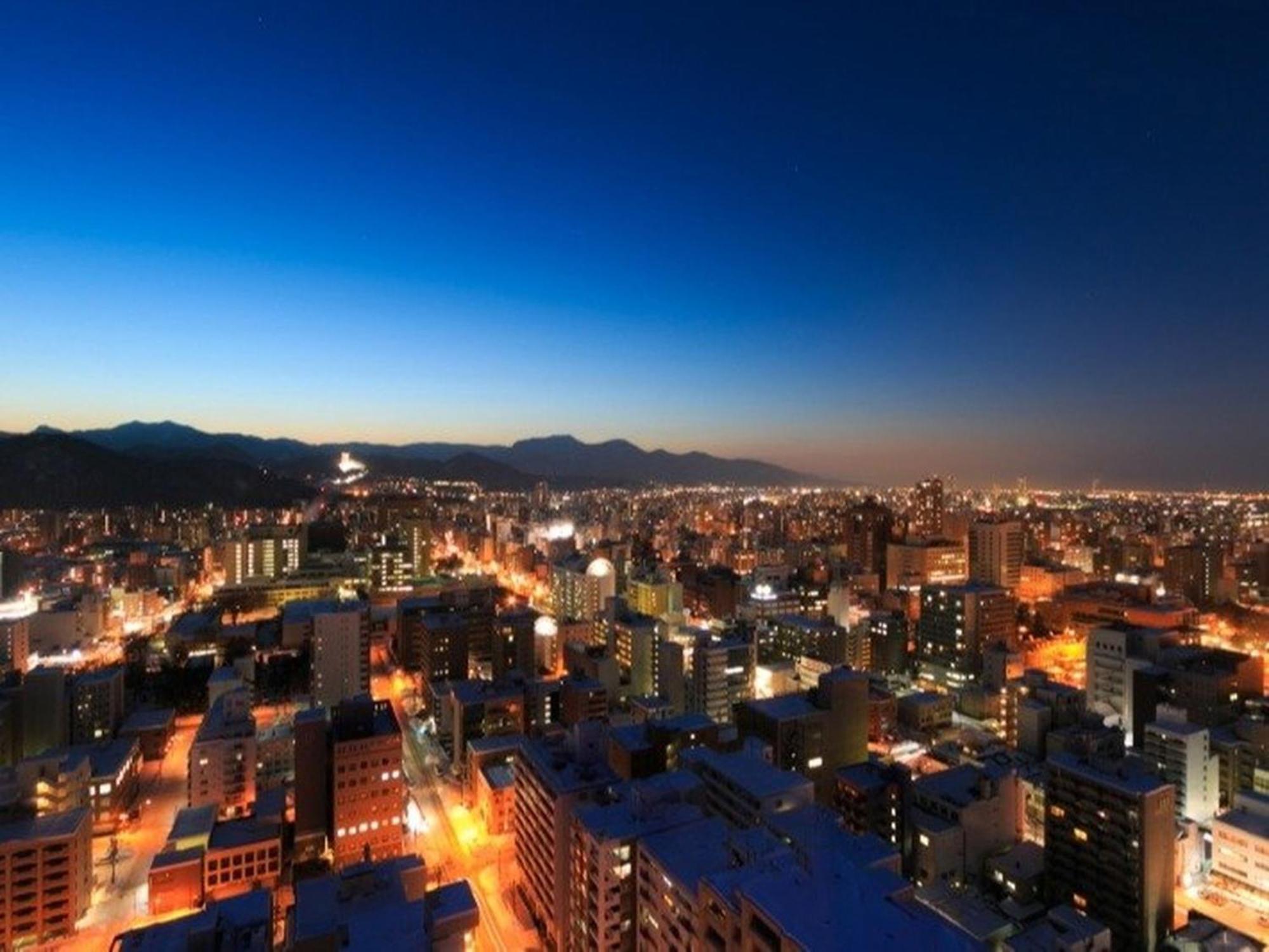 Sapporo Prince Hotel מראה חיצוני תמונה Santiago skyline at night