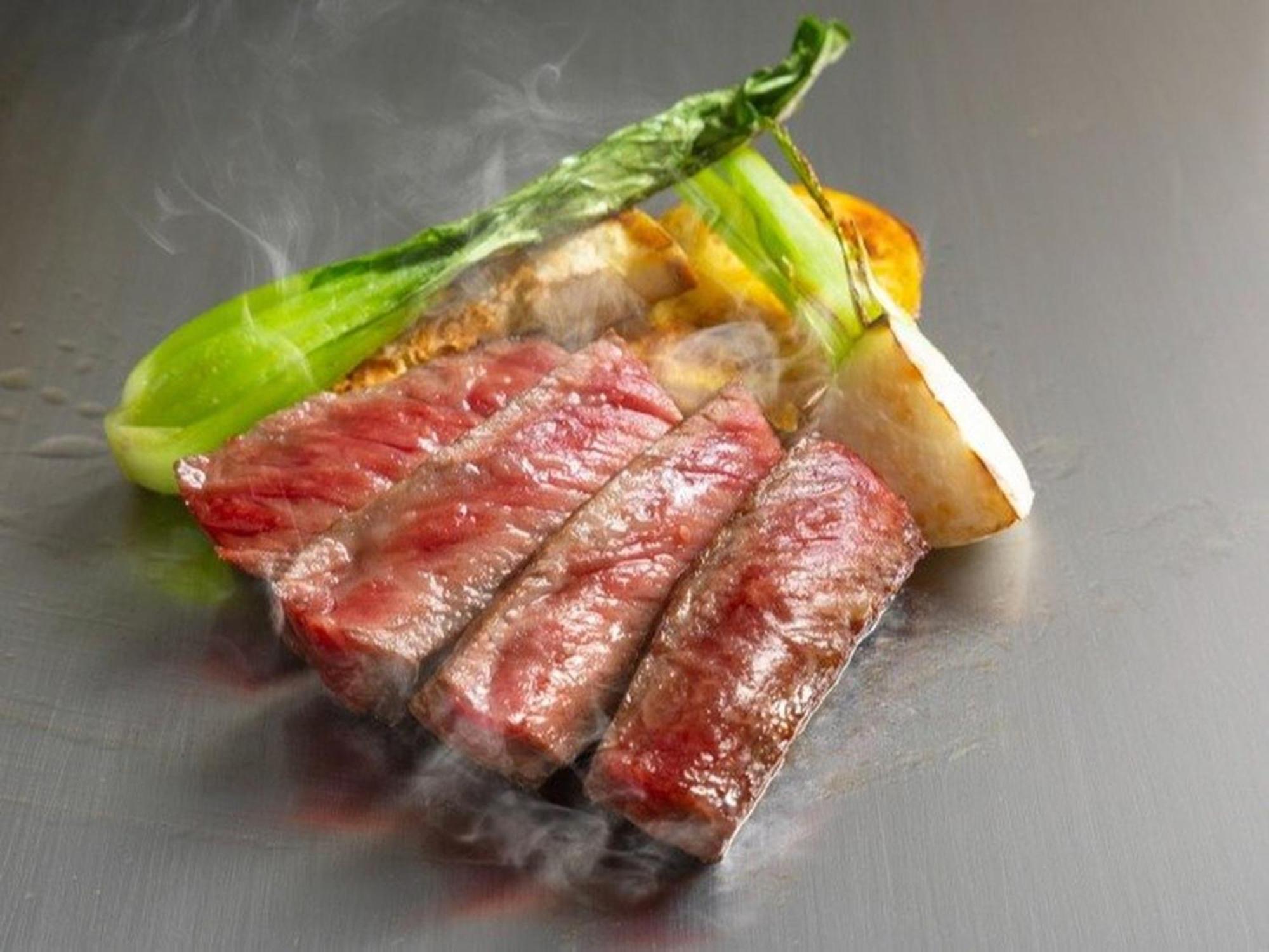 Sapporo Prince Hotel מראה חיצוני תמונה A steak prepared using the cooking technique of sous-vide